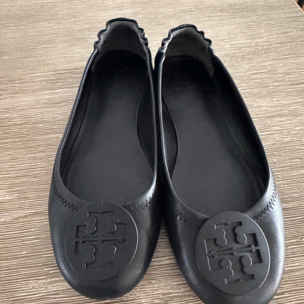 Tory Burch Black Leather Flats with Iconic Logo